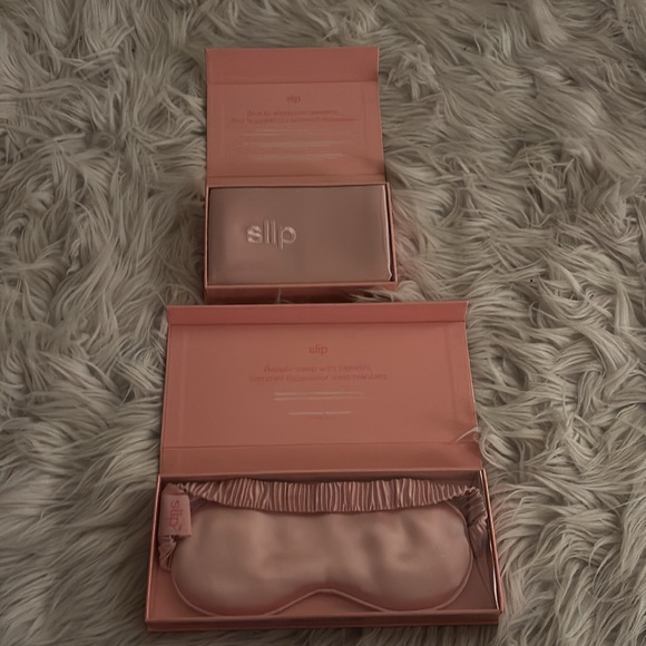 BNIB Slip Silk pillowcase and sleep mask set petal pink - Picture 3 of 7